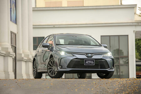 Toyota Corolla Altis 2022 tro lai hua hen se bung no phan khuc C sedan o to 3 1646896605 904 width660height440